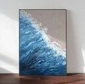 Textura minimalista del arte de la pared azul de la ola de la playa